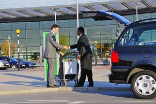 The Convenient Taxi Service from Reading to Heathrow Terminals 2, 3, 4, and 5