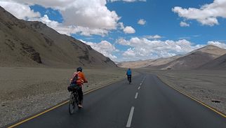 Unleashing the Adventurer: A Leh Bike Journey to Umling La Pass