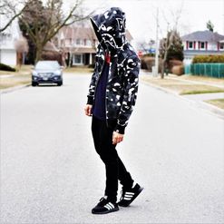 Celebrity Hoodie Looks You Can Recreate: Stylish Inspirations for Everyday Wear