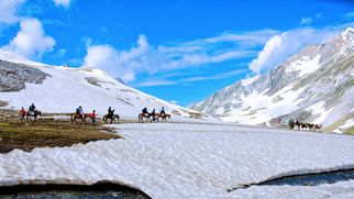 Exploring the Best Things to Do in Jammu and Kashmir: A Complete Guide