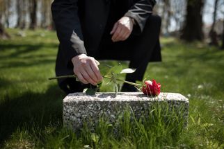 How Burial Insurance Helps Cover End-of-Life Expenses