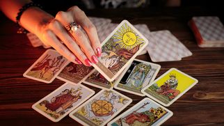 Best Tarot Card Reader in Mumbai | Divine Guidance for Your Future