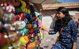 Dubai Global Village: The Best Shopping Deals from Around the World