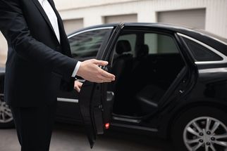 Luxury and Comfort: The Ultimate Guide to Airport Limousine Services