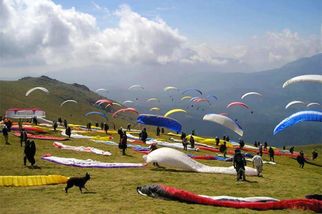 Flying Above the Clouds: The Ultimate Bir Billing Paragliding Experience