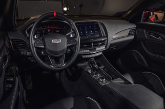 Seamless Airport Transfers: Getting from LaGuardia (LGA) to JFK with Famous Drive