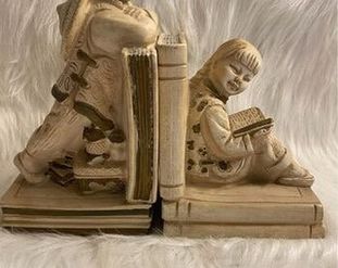 How Universal Bookends Keep Your Home Office Organized and Stylish