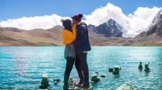 Explore the Beauty of the Hills with a Darjeeling Tour Package 2 Nights 3 Days