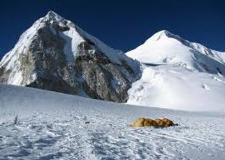 Baruntse Expedition: A Technical Gateway to 7000-Meter Peaks in the Himalayas