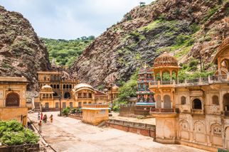 Explore India’s Golden Triangle: Delhi Agra Jaipur Tour Package