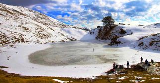 Brahmatal Trek – A Winter Himalayan Wonderland in Uttarakhand