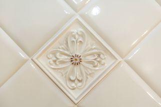 How Americo Migliore Uses Decorative Tiles for Custom Niche Designs