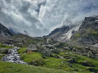 Why Hampta Pass is a Monsoon Favorite Among Trekkers