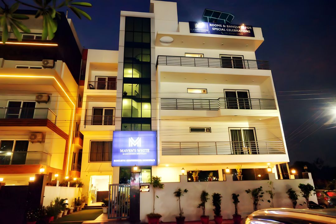 Mavens White - Exterior