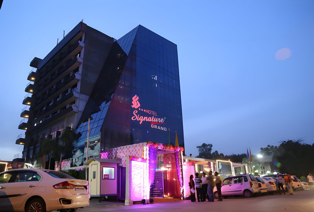 Hotel Signature Grand - Exterior