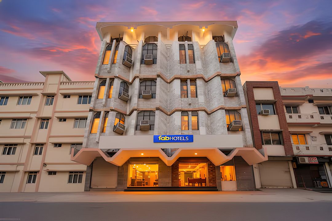 FabHotel New Shanti - Exterior