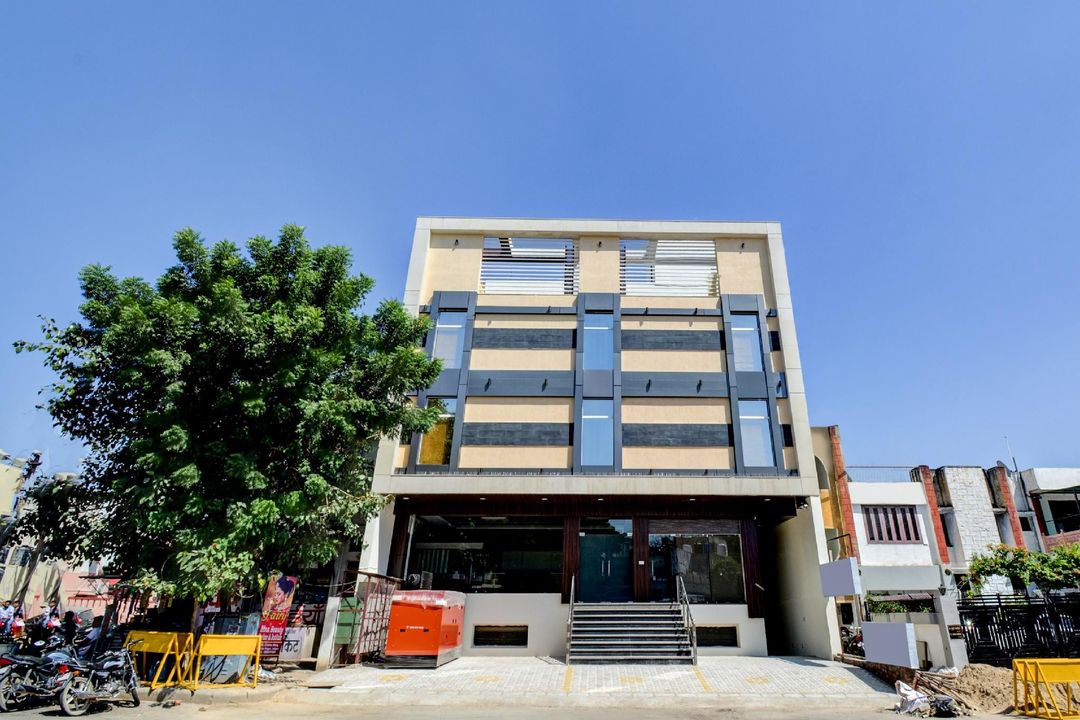 Grand Anshul - Exterior