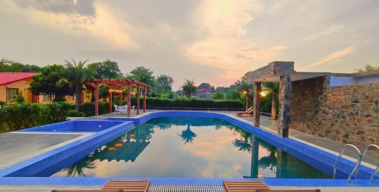 Swimming pool