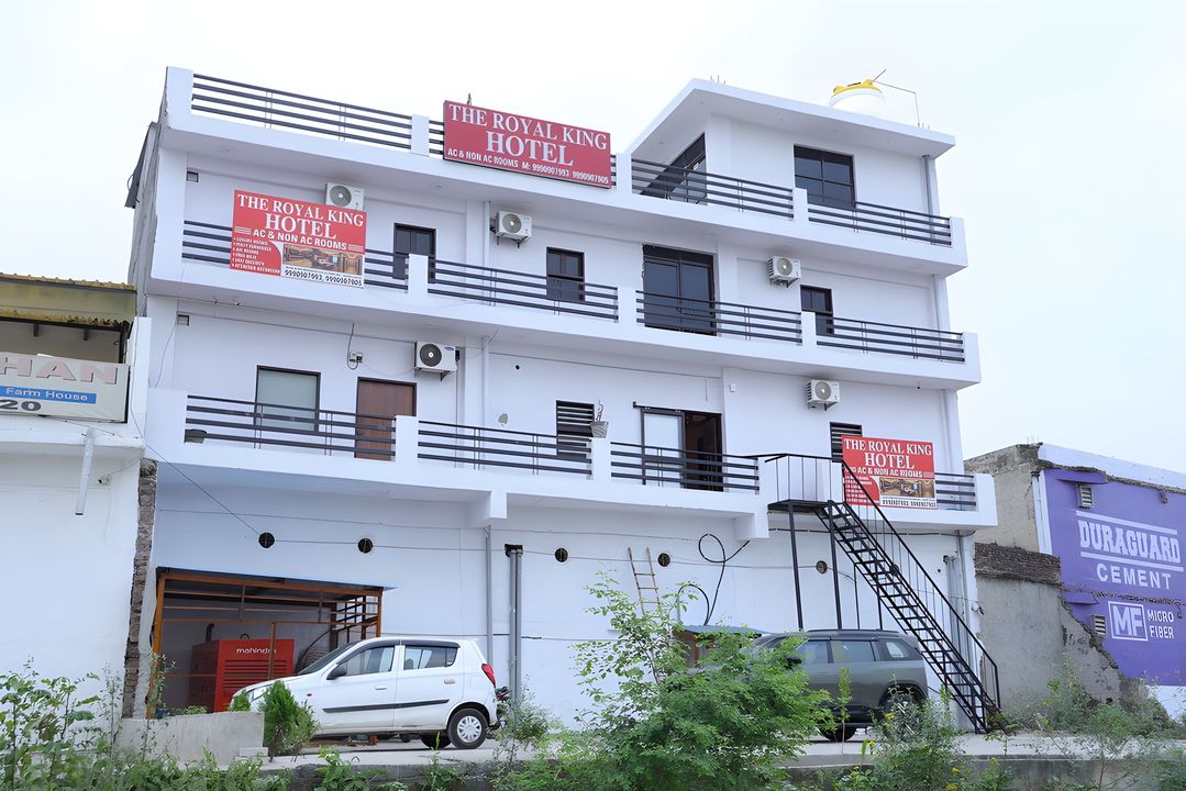 The Royal King - Exterior