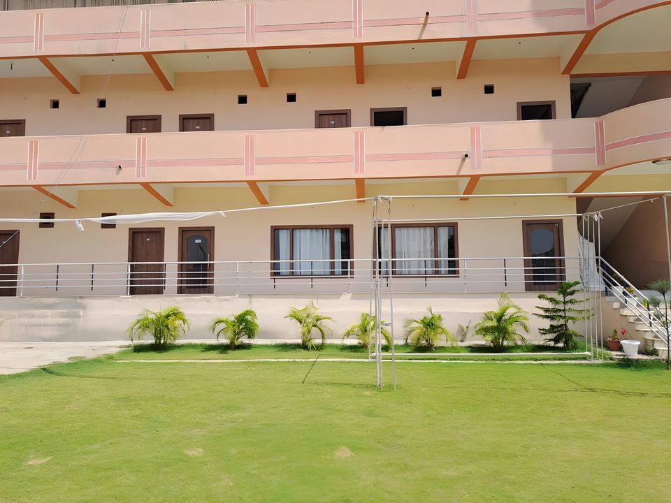 Hotel Ganga Vatika Varanasi - Exterior
