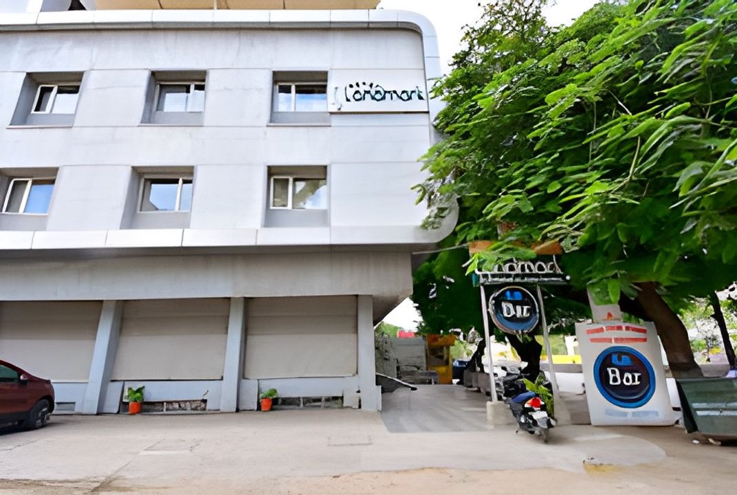 Hotel Landmark - Exterior