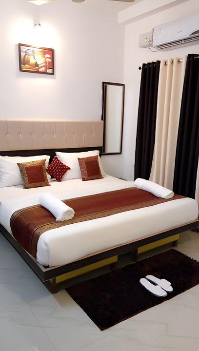 Hotel Yash Residency Near Assi Ghat & BHU - Exterior