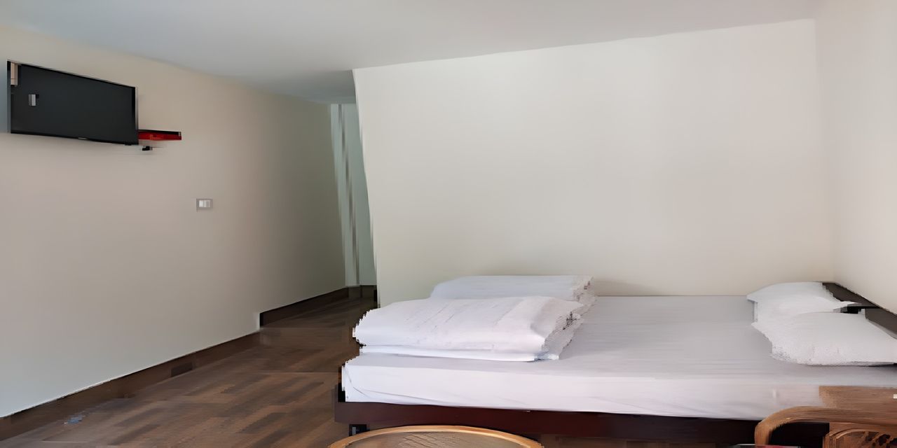 Double Bed Deluxe
