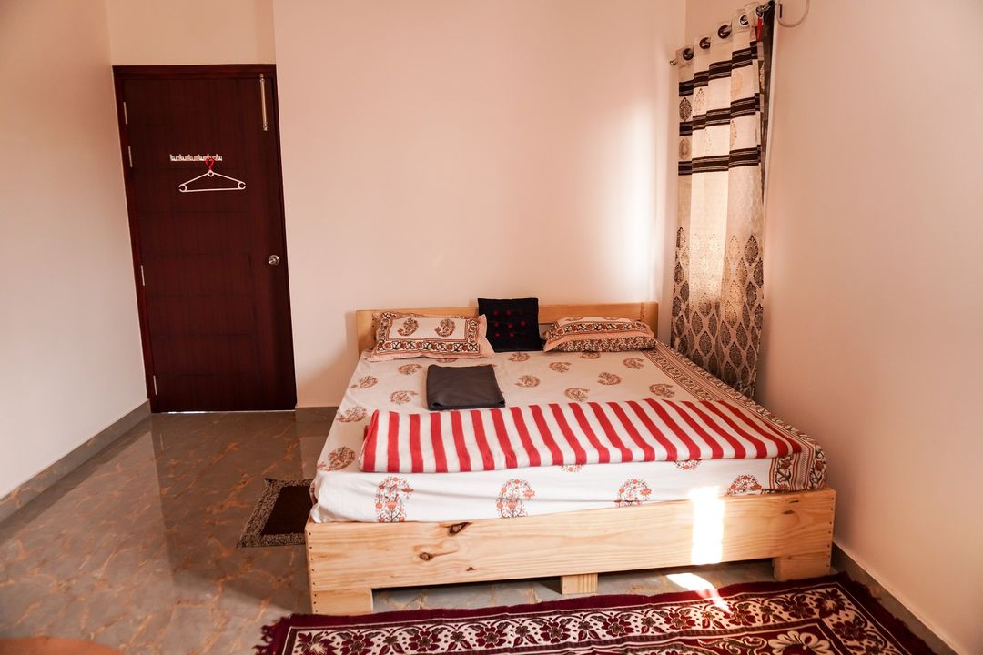 Shivala Rooom (Deluxe)