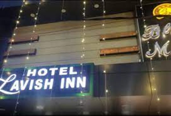 Hotel Lavish Inn & Black Magic Restaurant And Bar
