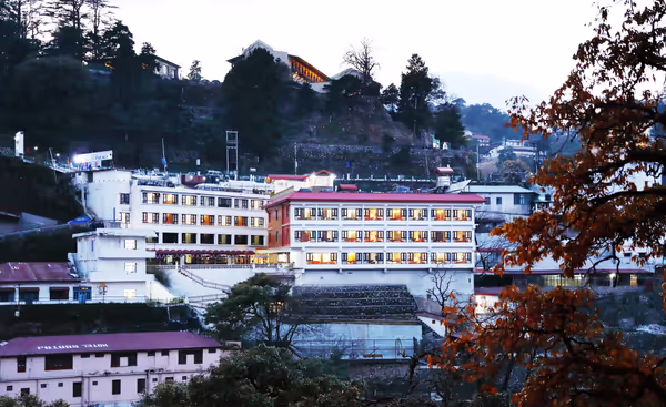 Hotel Vishnu Palace - Luxury Himalayan View Hotel in mussorie | Vegetarian Family Hotel