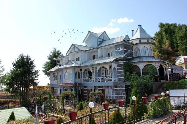 Snow King Retreat, Fagu