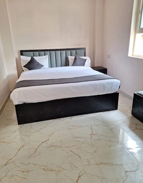 Hotel Madhav Inn, Lucknow