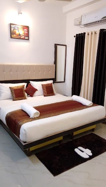 Hotel Yash Residency Near Assi Ghat & BHU