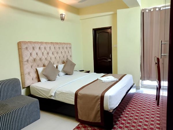 Deluxe Couple Room